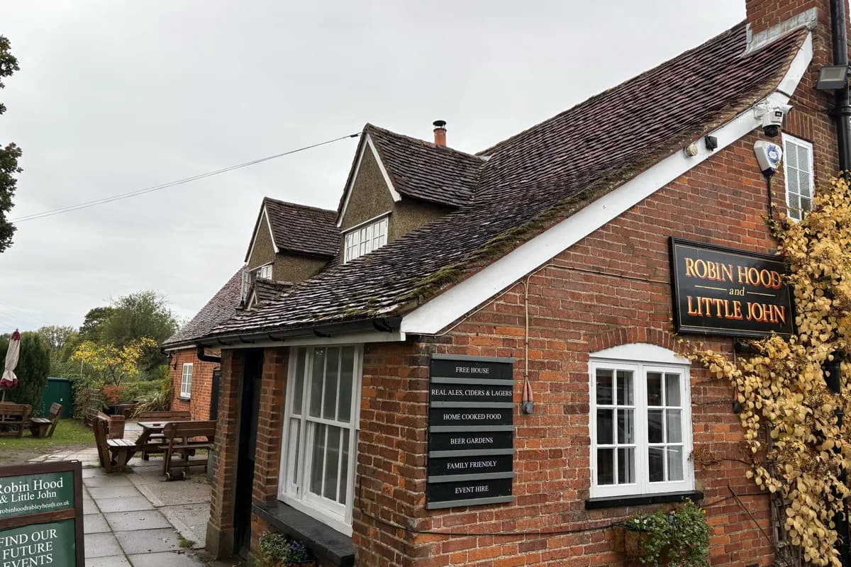 Robin Hood and Little John, Rabley Heath
